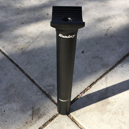 Front view of the Sunday Pivotal seat post in black