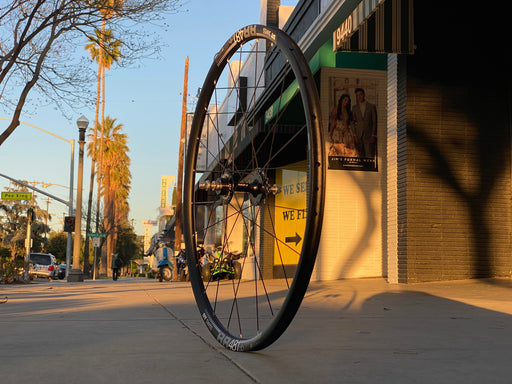 Side view of the DT SWISS RR481 X Throne Rear Wheel in black