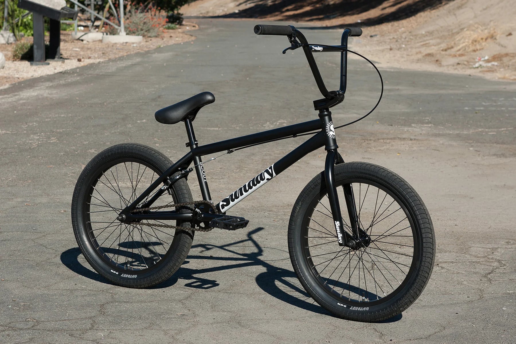 side view of the 20" Sunday Scout in Black