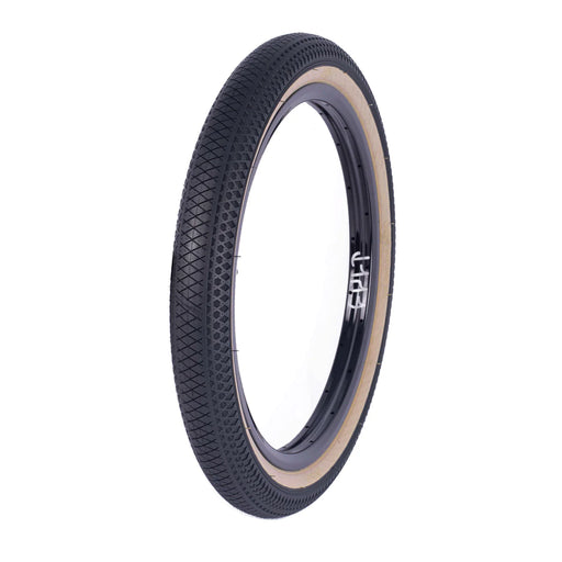 front angle view of vans wafflecup tire in black/tan 