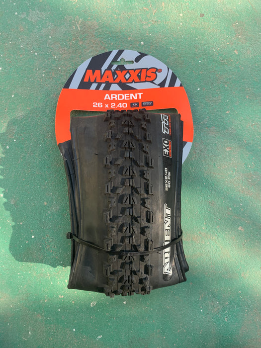 Front view of the Maxxis Ardent tire in black